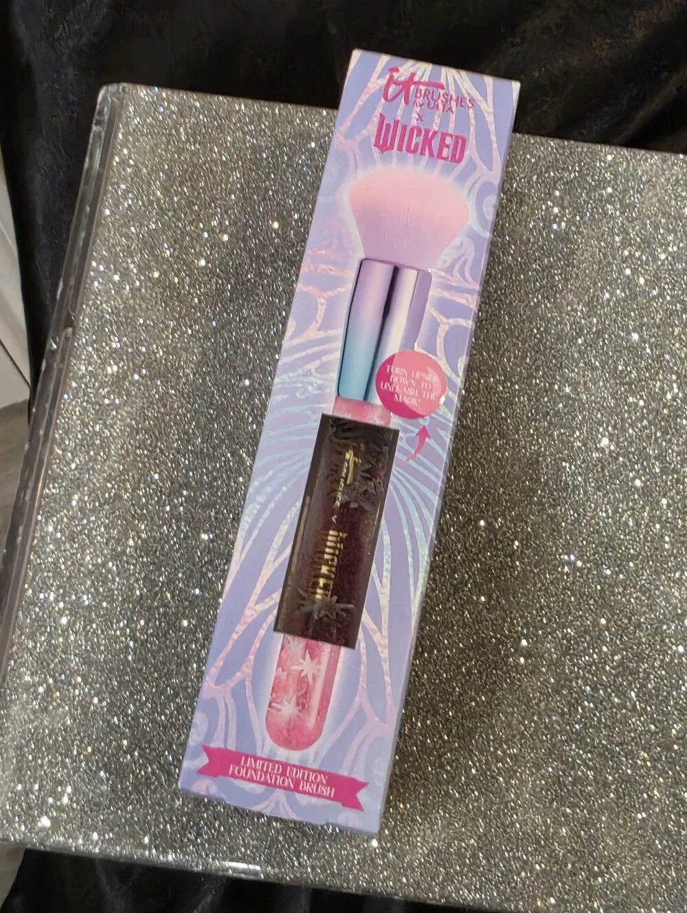 It Cosmetics X Wicked Limited Edition Glinda Foundation Brush